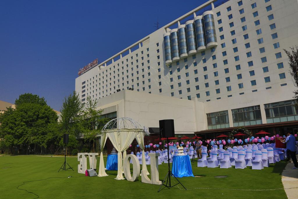 Beijing Continental Grand Hotel Exteriör bild